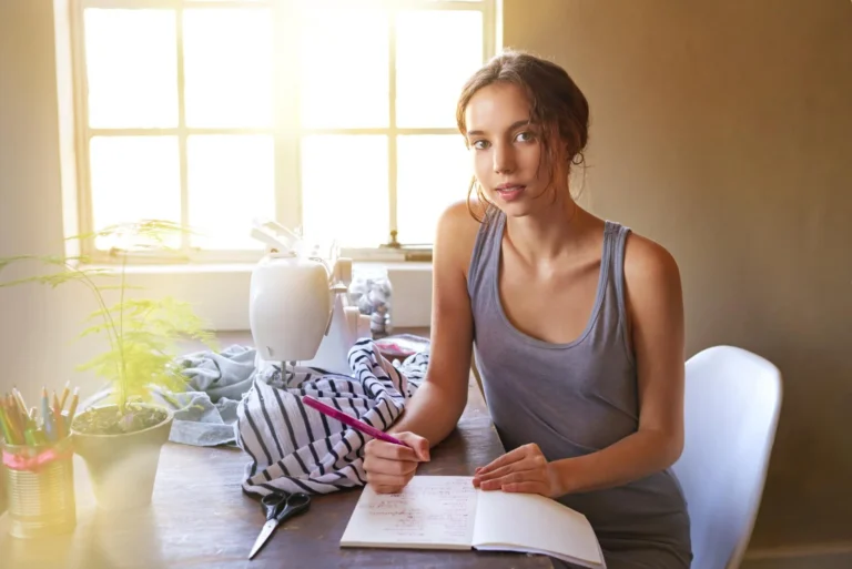 Journaling for fitness goals — writing supports women’s workout consistency and motivation