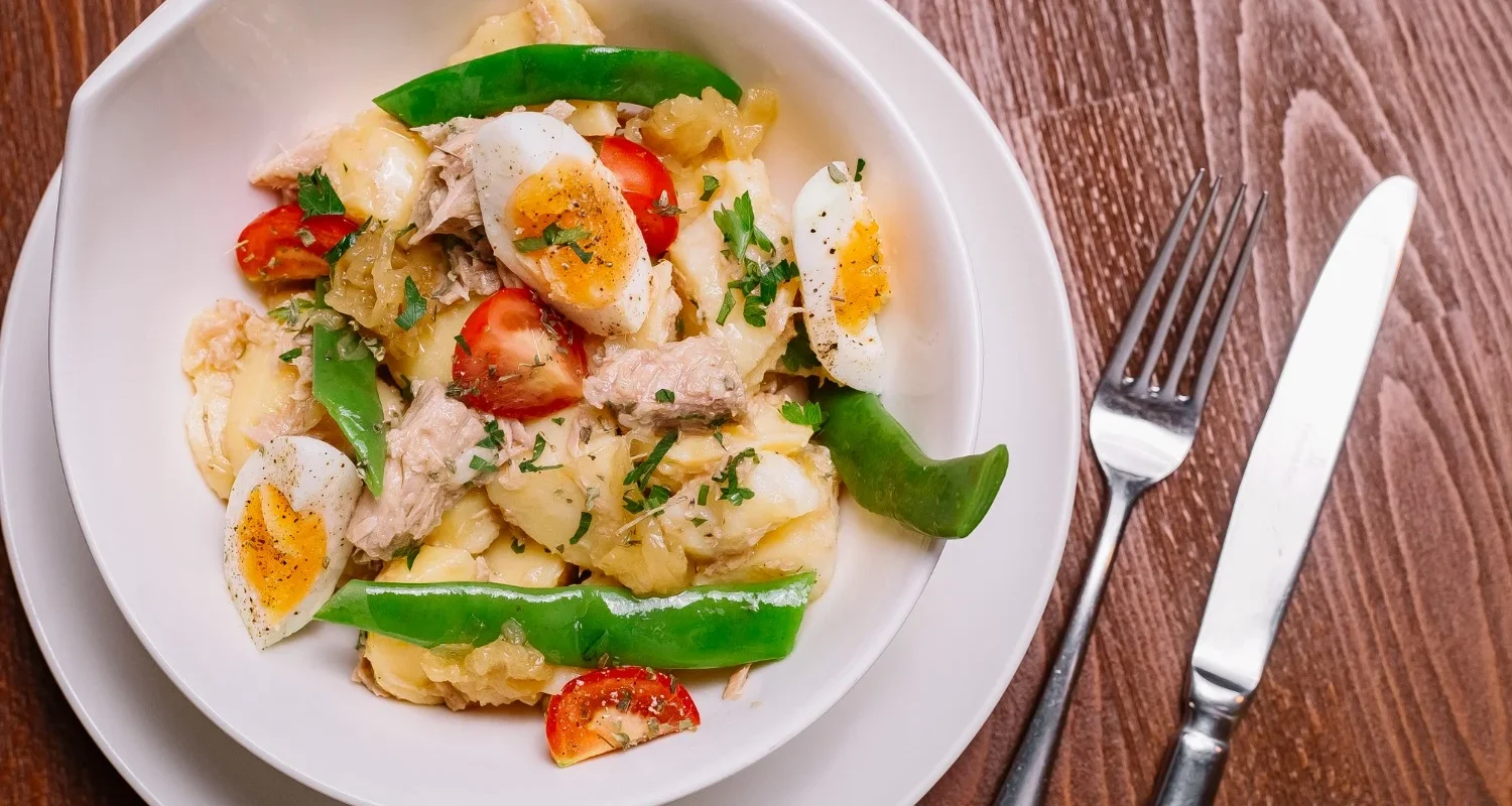 Healthy protein-rich Filipino breakfast bowl featuring egg, quinoa, and vegetables